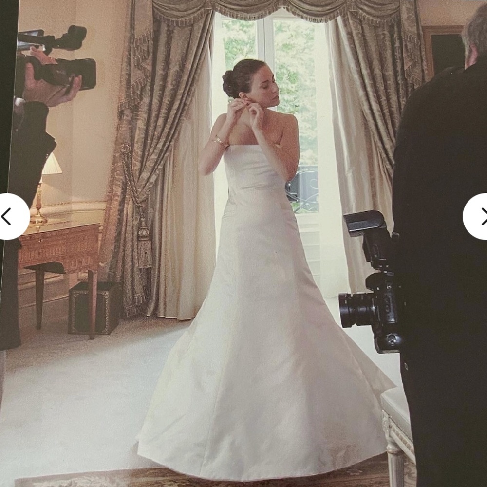 VERA WANG COUTURE DUCHESSE SATIN WEDDING DRESS